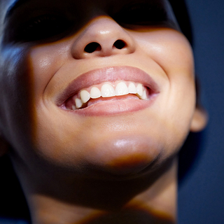 Frau mit sch&ouml;nem L&auml;cheln