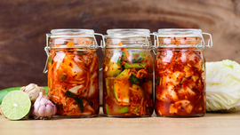 Ansicht dreier Kimchi-Einweggl&auml;ser