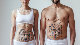 Mann und Frau in Unterw&auml;sche mit einem gezeichneten Darm auf dem Bauch