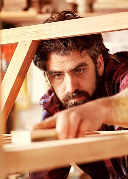 BKK VBU Lebensphase Berufst&auml;tige: Schreiner bei der Arbeit